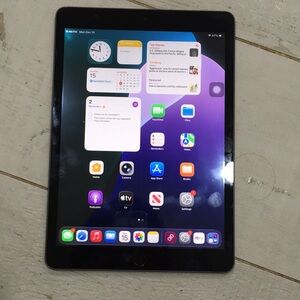 Apple iPad 9 64gb with backlight issue and home button